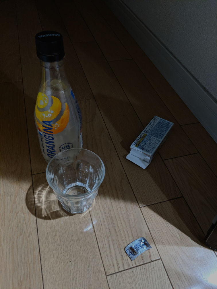 廊下と水と頭痛薬